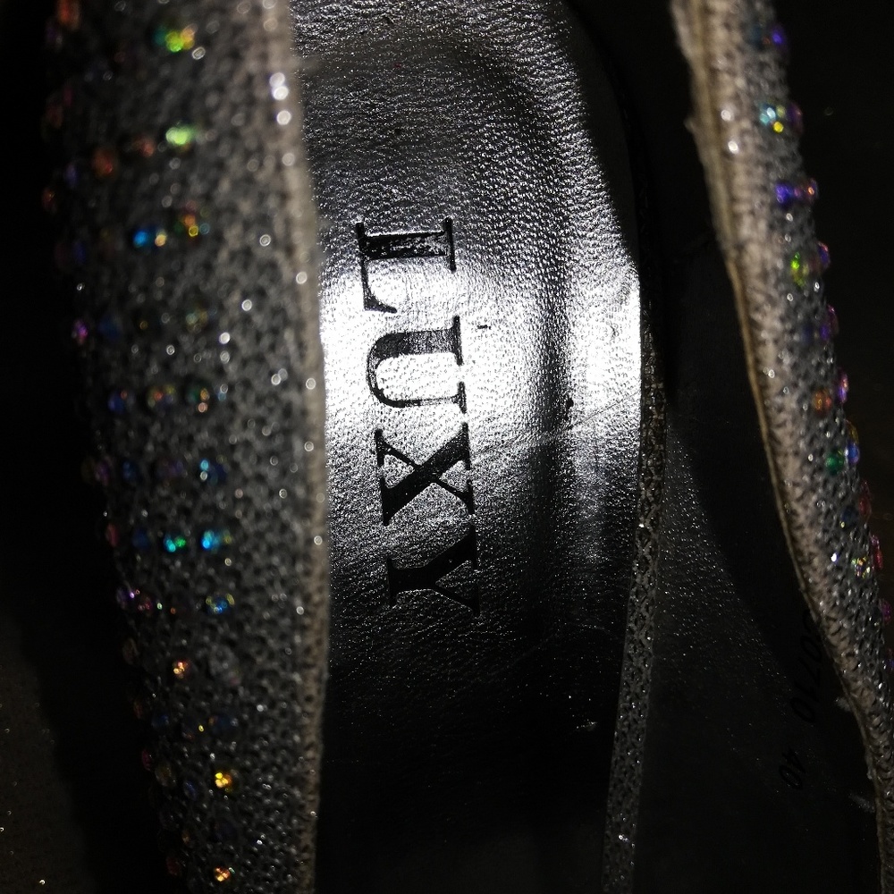 Shoes - Picture 5 of 6